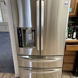 Lg 26.7 Cu. Ft. Stainless 4 Door French Door Refrigerator LMXS27626S