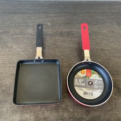 2 mini red pans