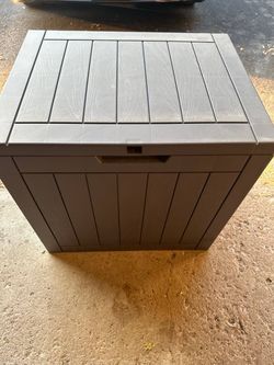 Outdoor storage box