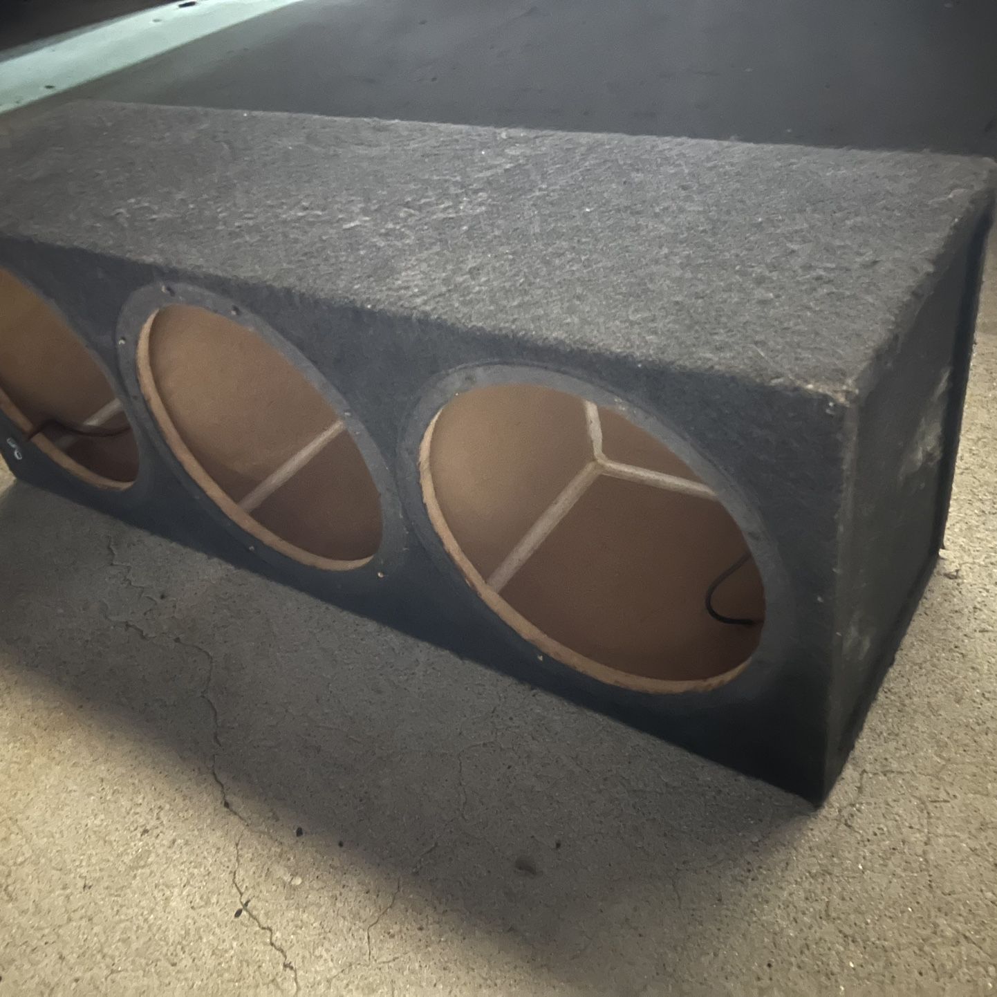($100 firm) 3-12s Speaker Box