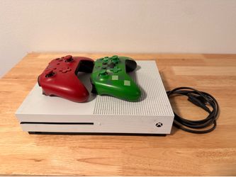 Xbox One Series S + 2 Controllers