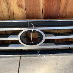 2016-2023 TOYOTA TACOMA Front Grille OEM USED