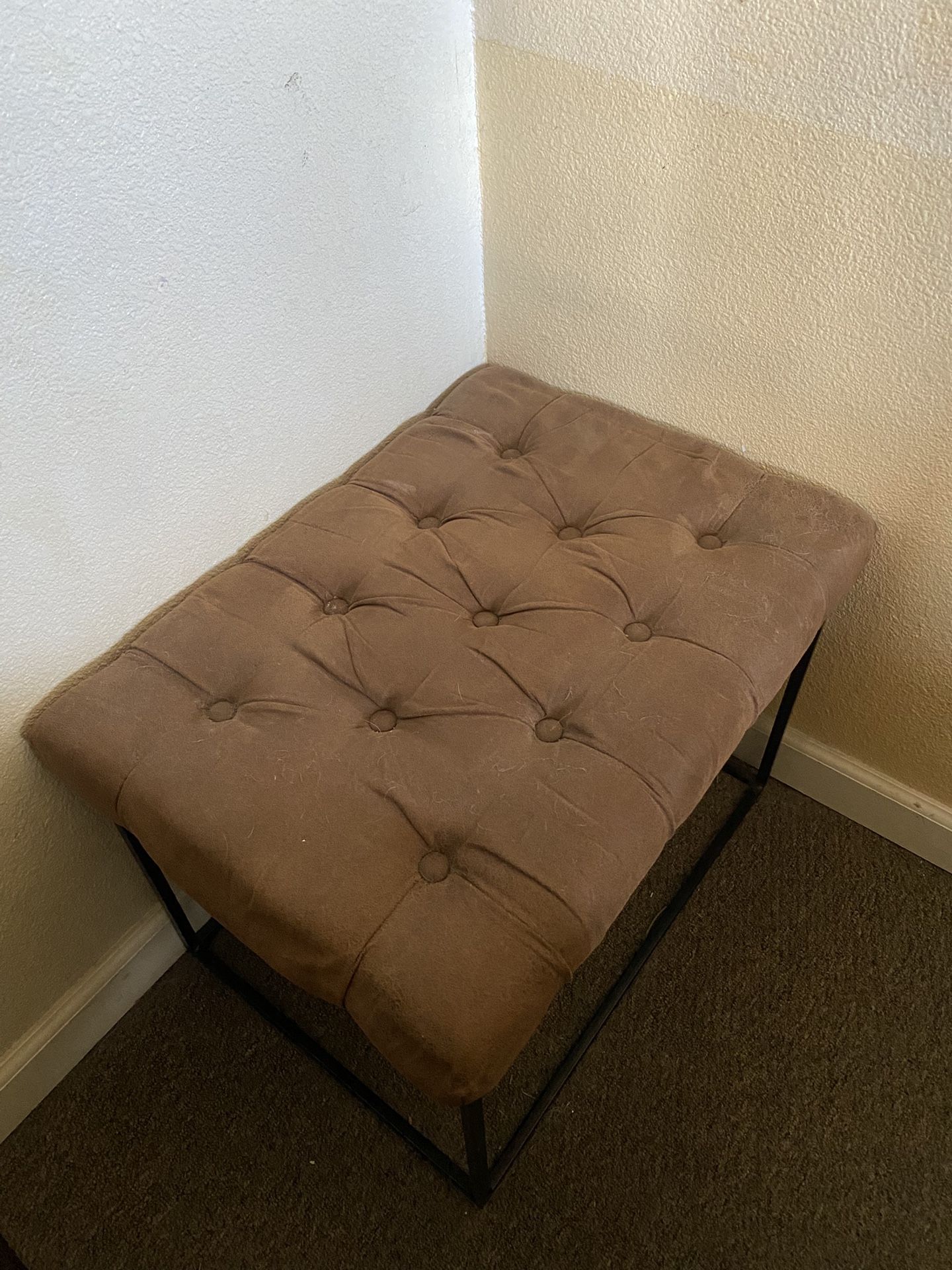 OTTOMAN/BEAUTY STOOL