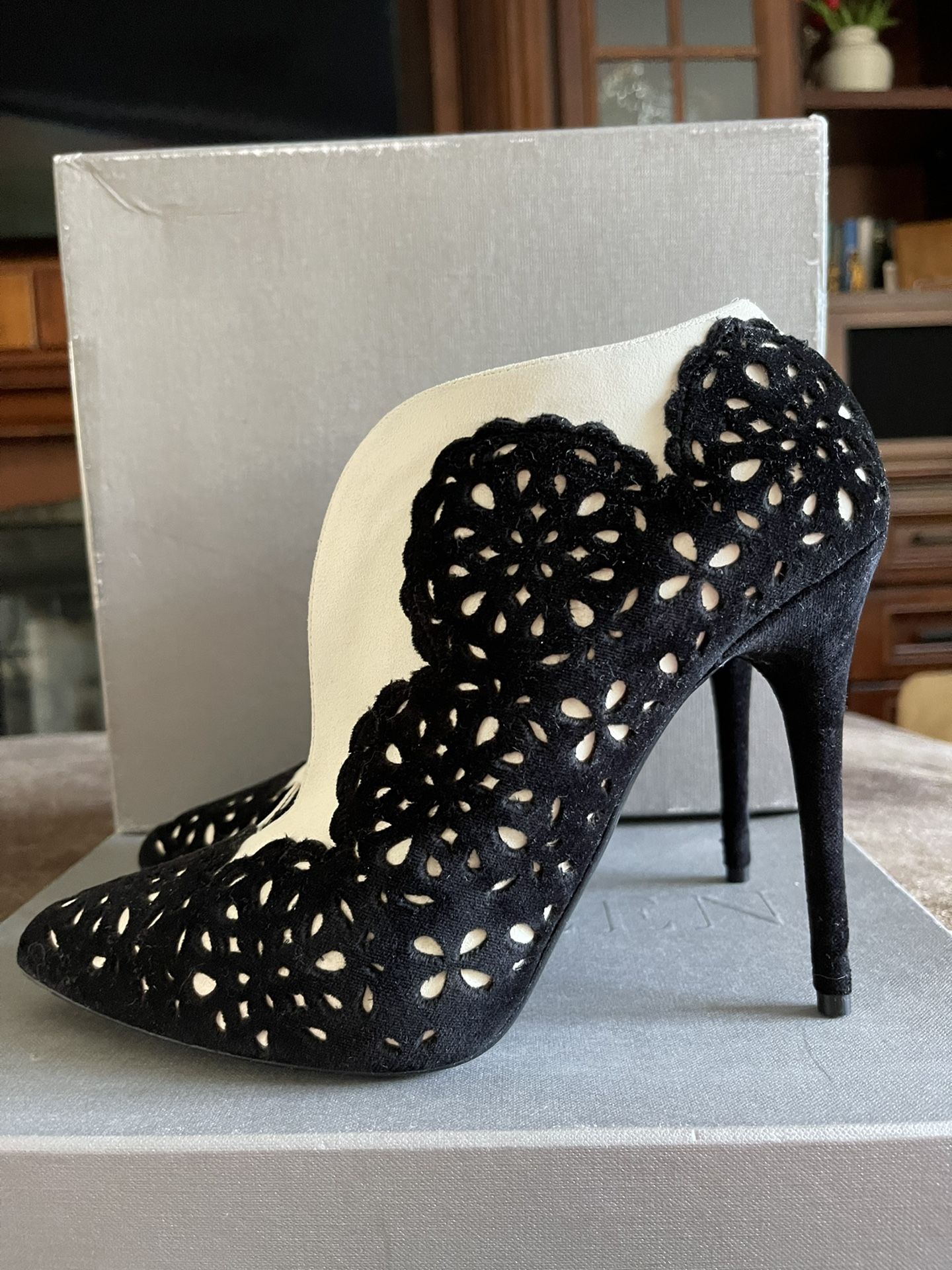 Alexander McQueen Ofelia Bootie/heels Like New