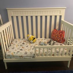 Nursery Set (versatile Crib, Changing Table, Lamp, Wall Pictures)