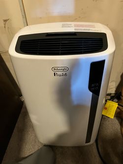 De’Longhi Pinguino 4-in-1 Portable Air Conditioner. Cools,Heat,Dehumidifies, Circulate Air. Has Attachments(See & Click On Pictures). It Does Work
