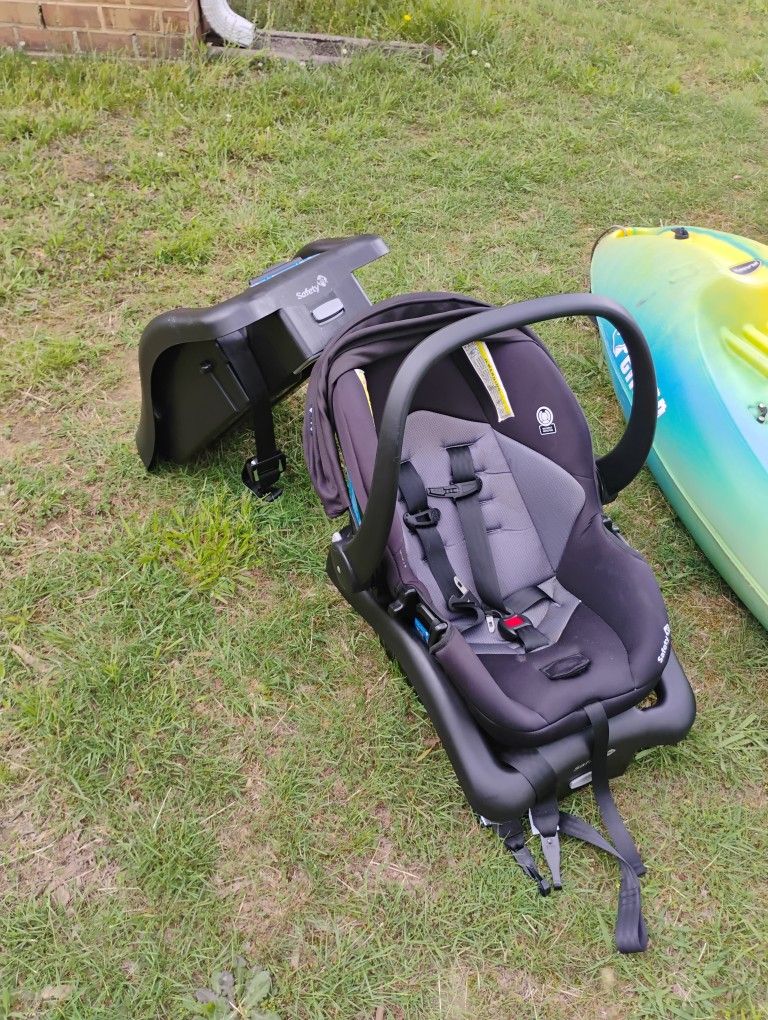 Car seat with extra base