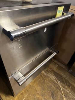 THERMADOR. DOUBLE. DRAWER REFRIGERATOR. 24”