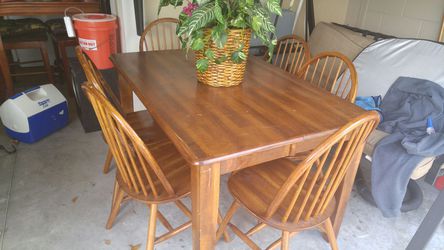 Wood table with 6 chairs, plus a bench, good condition