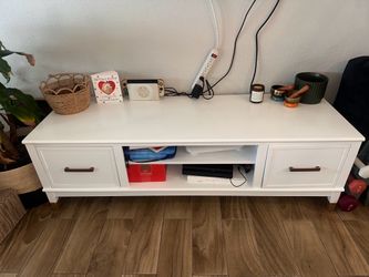 Entertainment center
