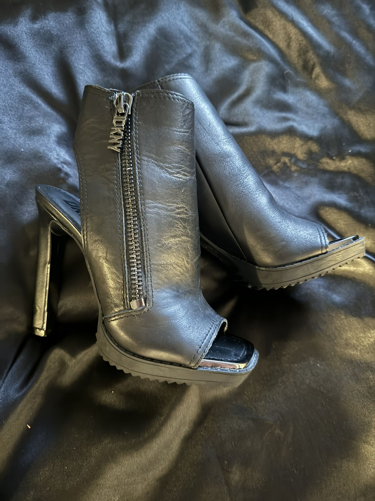 DKNY / Black/ Dua Leather Peep Toe Booties/ Size 5M