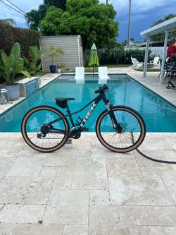 2023 Trek Marlin 5 mountain bike xs 27.5