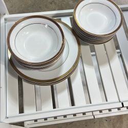 Block Manchester Gold Plates