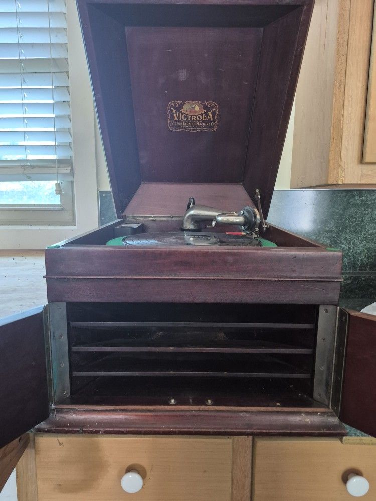 Vintage Antique Victrola Talking Machine
