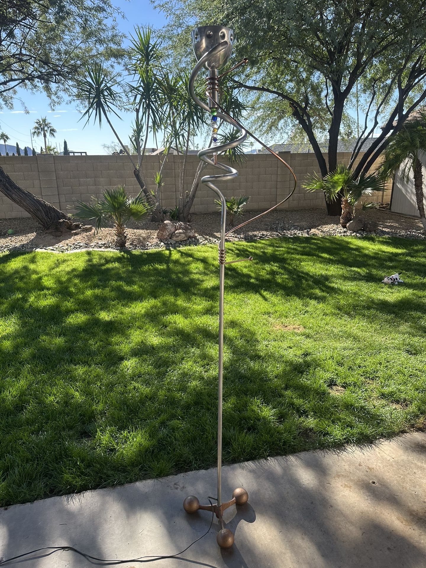 Unique Artistic Spiral Metal Floor Lamp – Modern Statement Piece