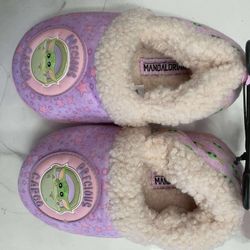 Girls Disney The Mandalorian Grogu “Precious Cargo” Slippers Size 9/10 Star Wars