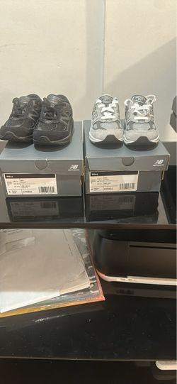 2 Brand new in the box New balance 990v6 sneakers us kids enfants size 7