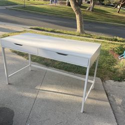 Free desk