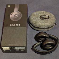 Apple Beats Solo Pro