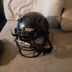 SHUTT SMALL HELMENT SMALL .UNDER ARMOUR STRAP 