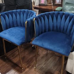 2 New Chairs sillas nuevas color azul y oro precio original $200