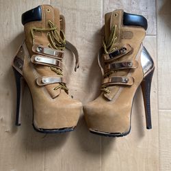 Women’s Boots With Heels - Like new Size 6 
