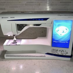 Husqvarna Viking Designer Diamond Royale Sewing & Embroidery Machine