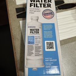 SAMSUNG Genuine Filter for Refrigerator Water and Ice, Carbon Block Filtration, Reduces 99% of Harmful Contaminants for Clean, Clear Drinking Water, 6