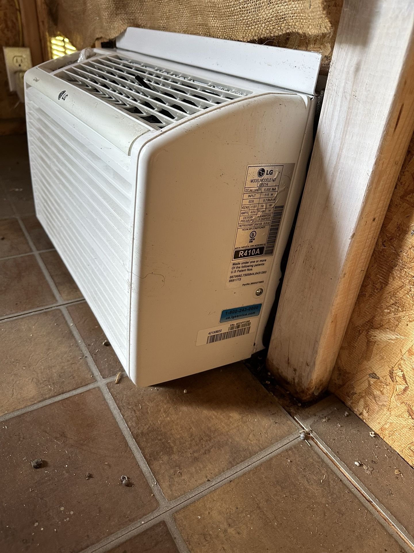 Window AC Unit. LG LW5014