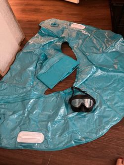 2 lounge floaties and goggles