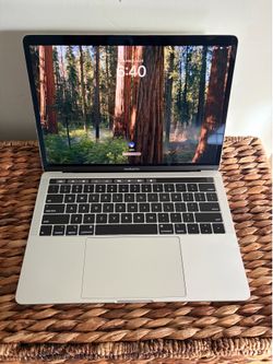 2018 MacBook Pro 13 2.7 i7 16GB 512GB