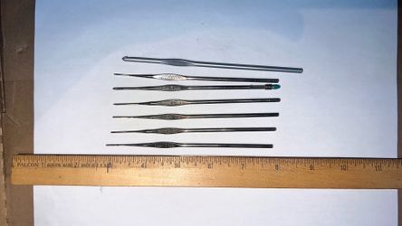 VTG Susan Bates crochet hooks