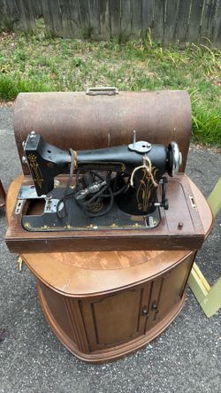 Damascus Electric sewing machine (Montgomery Wards). Unknown year with original wood case. Serial #B354210