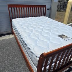 Queen size bed + mattress + boxspring (DELIVER OPTION)