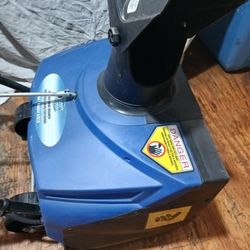 Snow BLOWER. Electric 