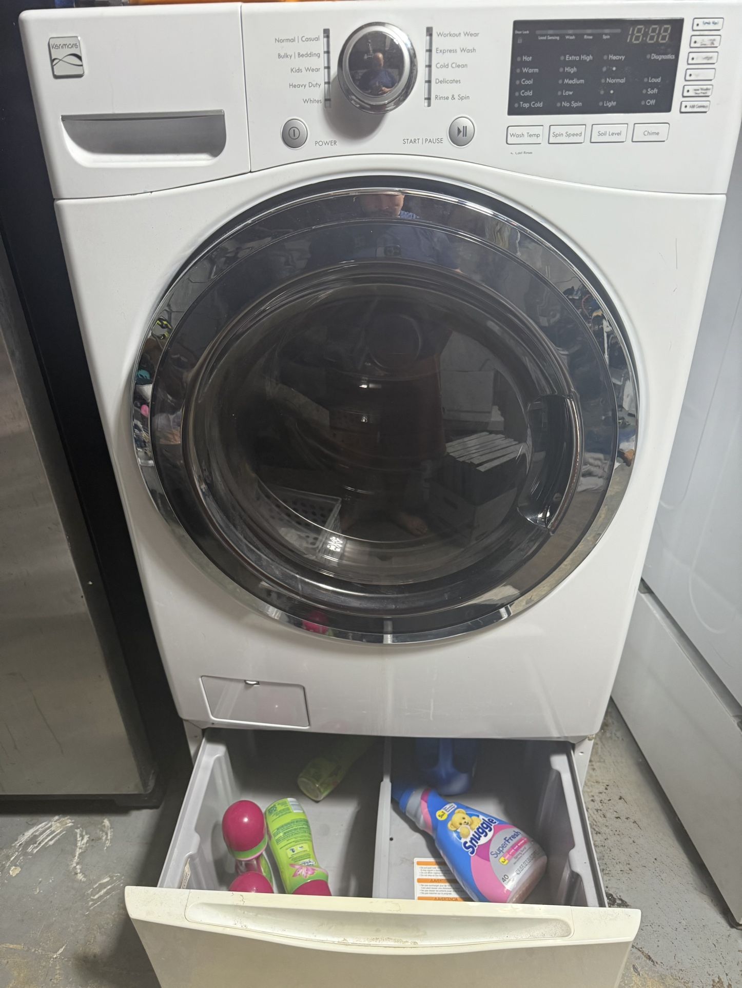 Kenmore washer & Gas Dryer INCLUDES pedestals