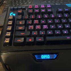 Logitech G910 Gaming RGB Keyboard