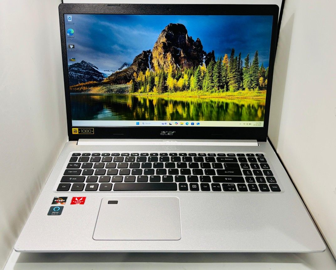 ACER 15” AMD Ryzen 3 8GB 128GB SSD Radeon Vega 6 Graphics 2GB VRAM