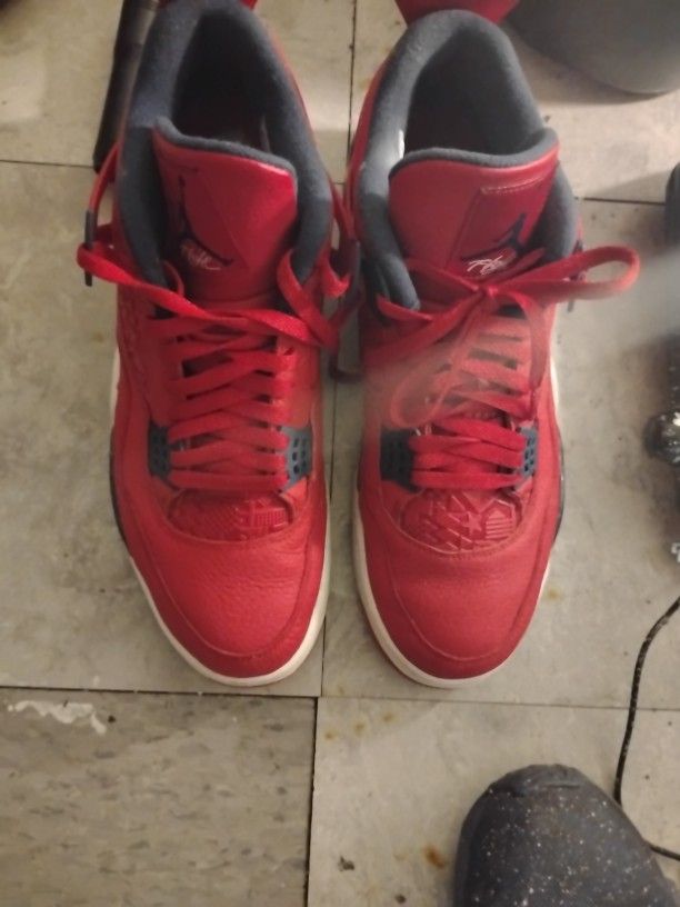Jordan 4 Retro