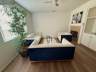 Sofa/ couches beautiful 3 piece set
