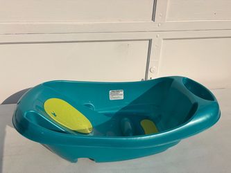 Baby bathtub with insert