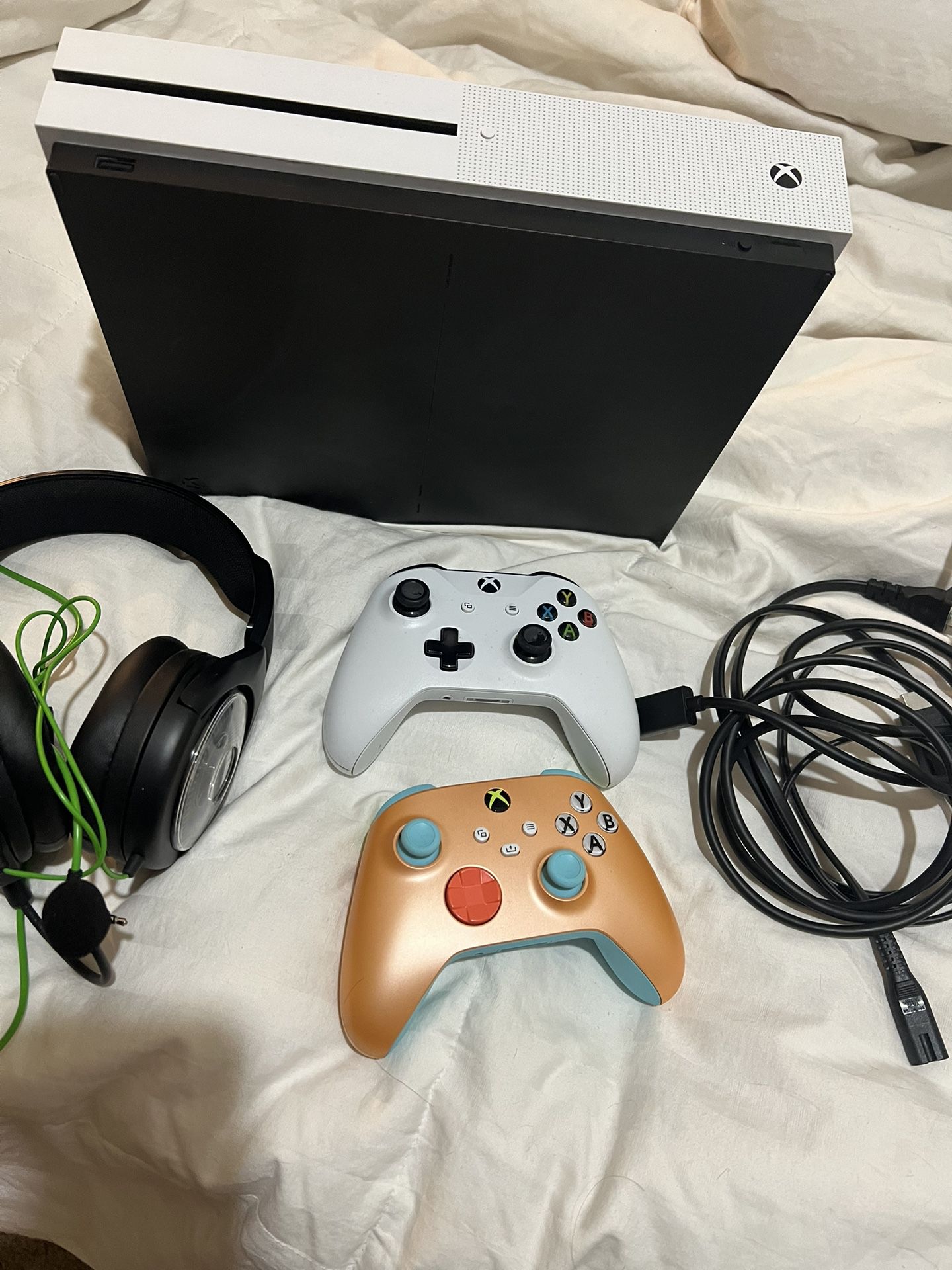 XBOX ONE S Great Condition *Free Delivery*