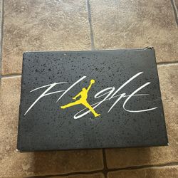 Jordan 4 Retro “thunder”