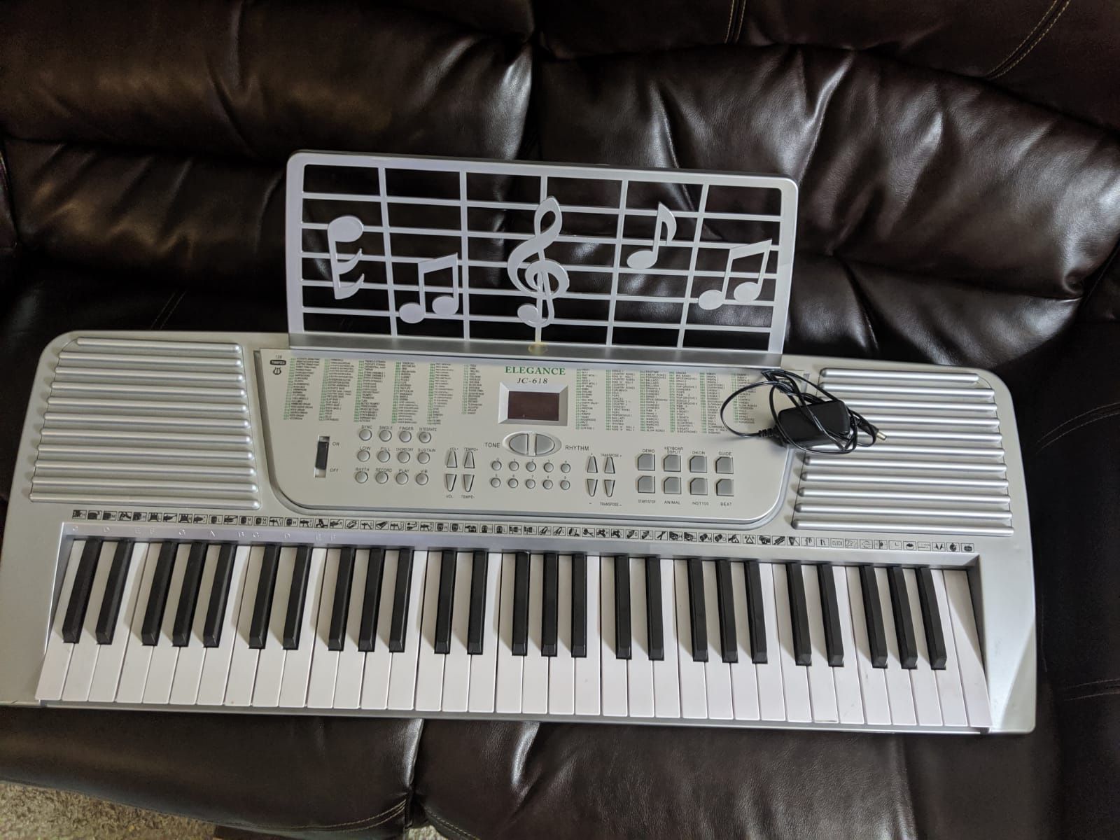 Music keyboard
