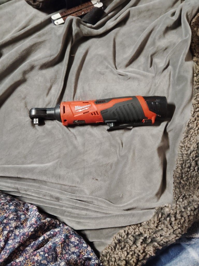 Milwaukee 3/8 M-12 Cordless Ratchet 