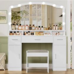 Brand new Elegant Makeup Vanity Table with 10 LED Lights – Vanity Desk with Mirror, 3 Drawers, 2 Cabinets, and Long Storage Shelf   📍 3749 Scott Futr