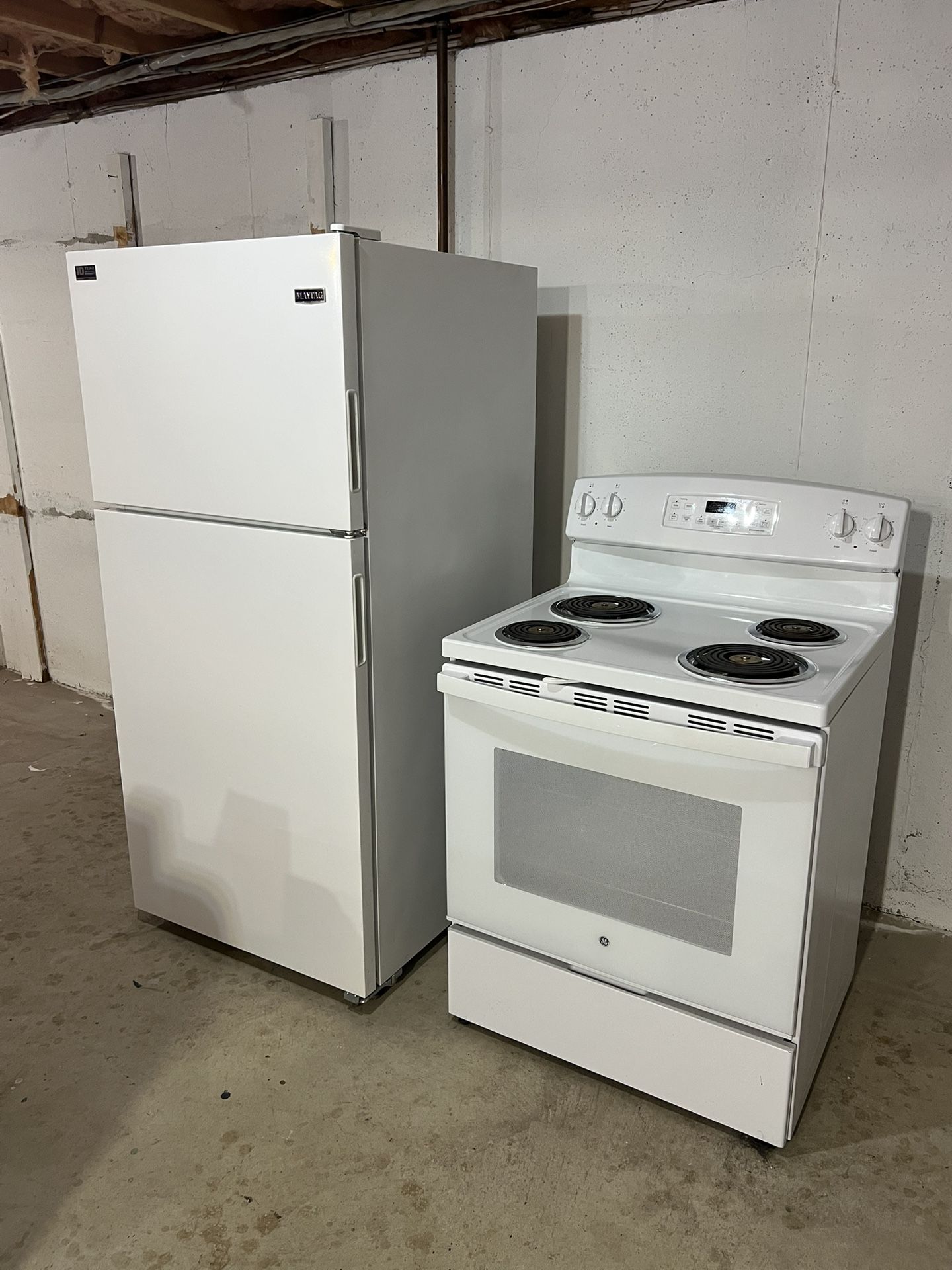 Stove and Refrigerator - only used for 1 month.