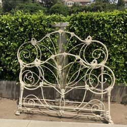 Queen Solid White Iron Bed Frame