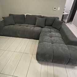 Black Sectional Sofa With 3 Pillows New