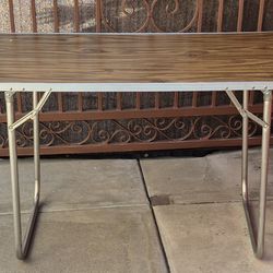 LIGHT  WEIGHT  PICNIC  TABLE